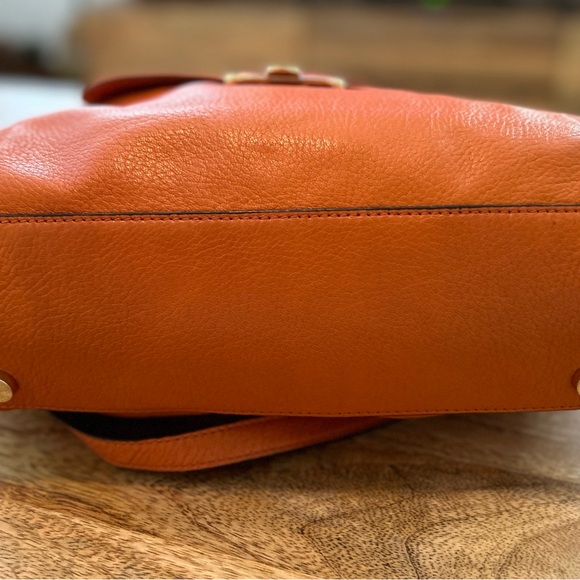 Michael Kors Shoulder/Crossbody Bag in Orange Pebble-beach Leather. - Picture 7 of 16